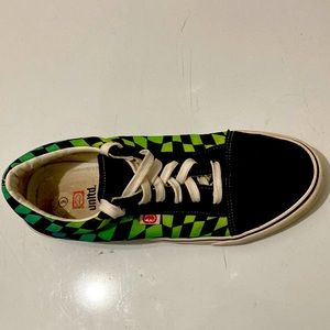 Pair Green/ blue size 9